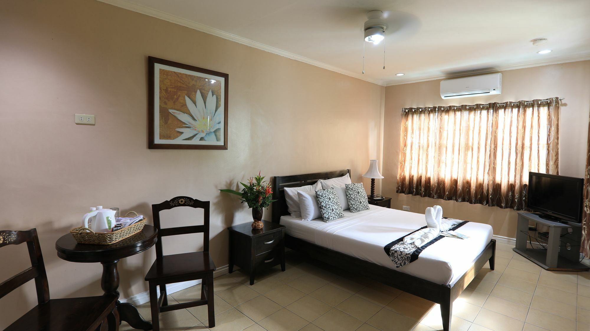 Loreland Farm Resort Антиполо Экстерьер фото
